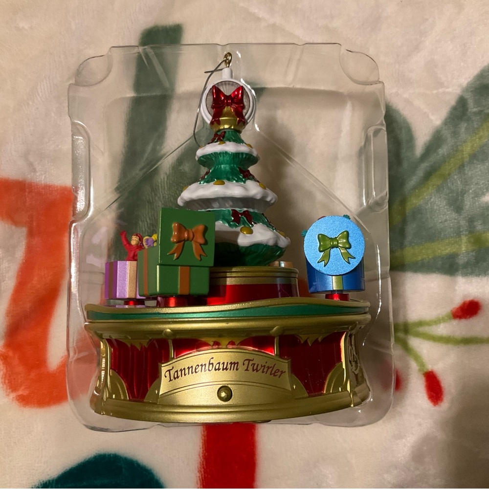 Hallmark 3rd in series Christmas carnival Tannenbaum twirlers